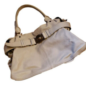 Burberry leather large tote /traveler.💯Authentic